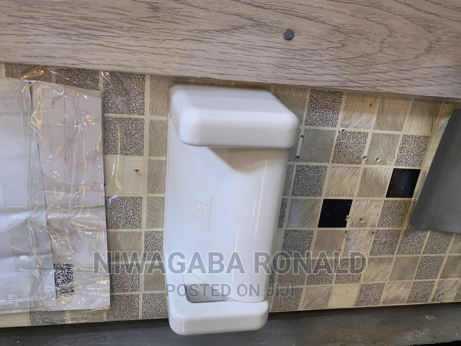 Classic Plastic Tissue Paper Holder