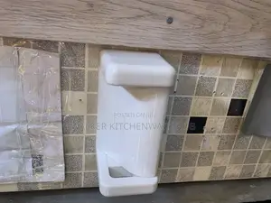 Classic Plastic Tissue Paper Holder