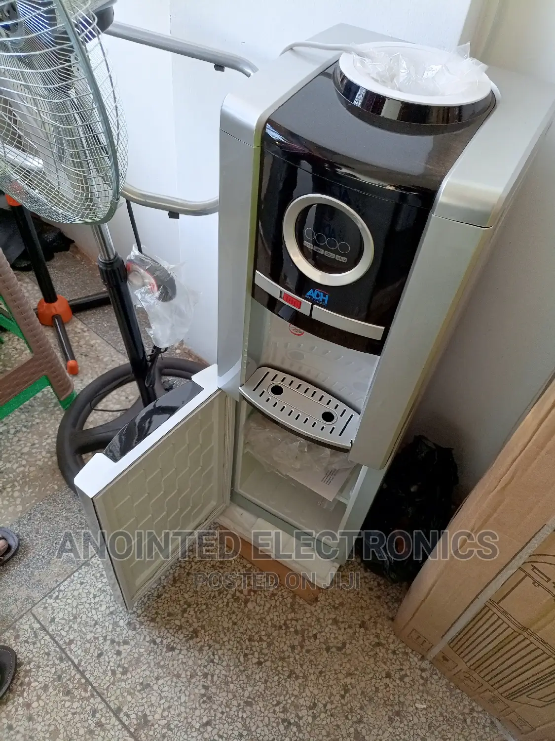 Adh Water Dispenser With a Compressor