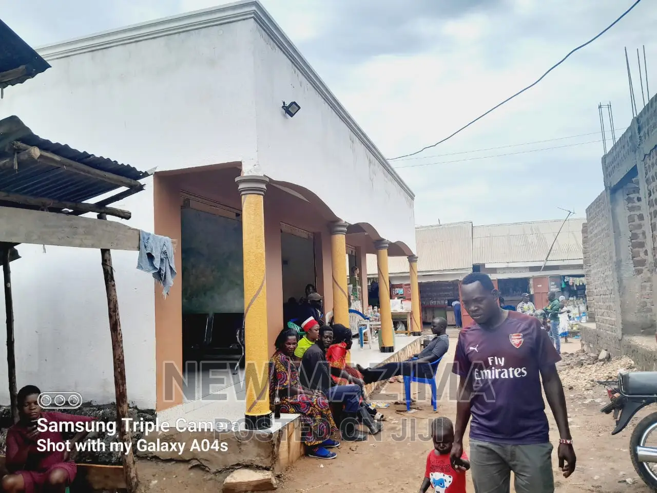 Five Commercial Shops on on Quicksale in Heart of Bulenga