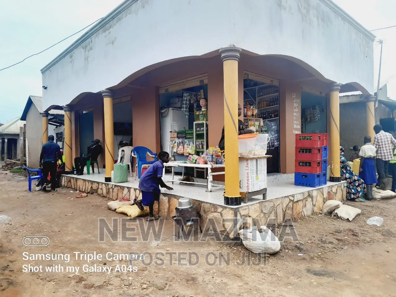 Five Commercial Shops on on Quicksale in Heart of Bulenga
