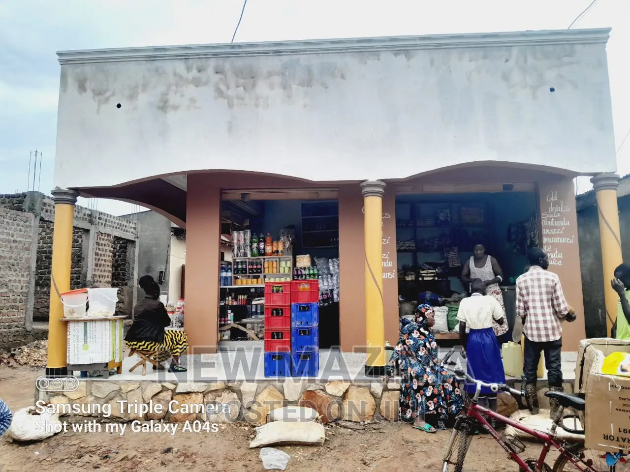 Five Commercial Shops on on Quicksale in Heart of Bulenga
