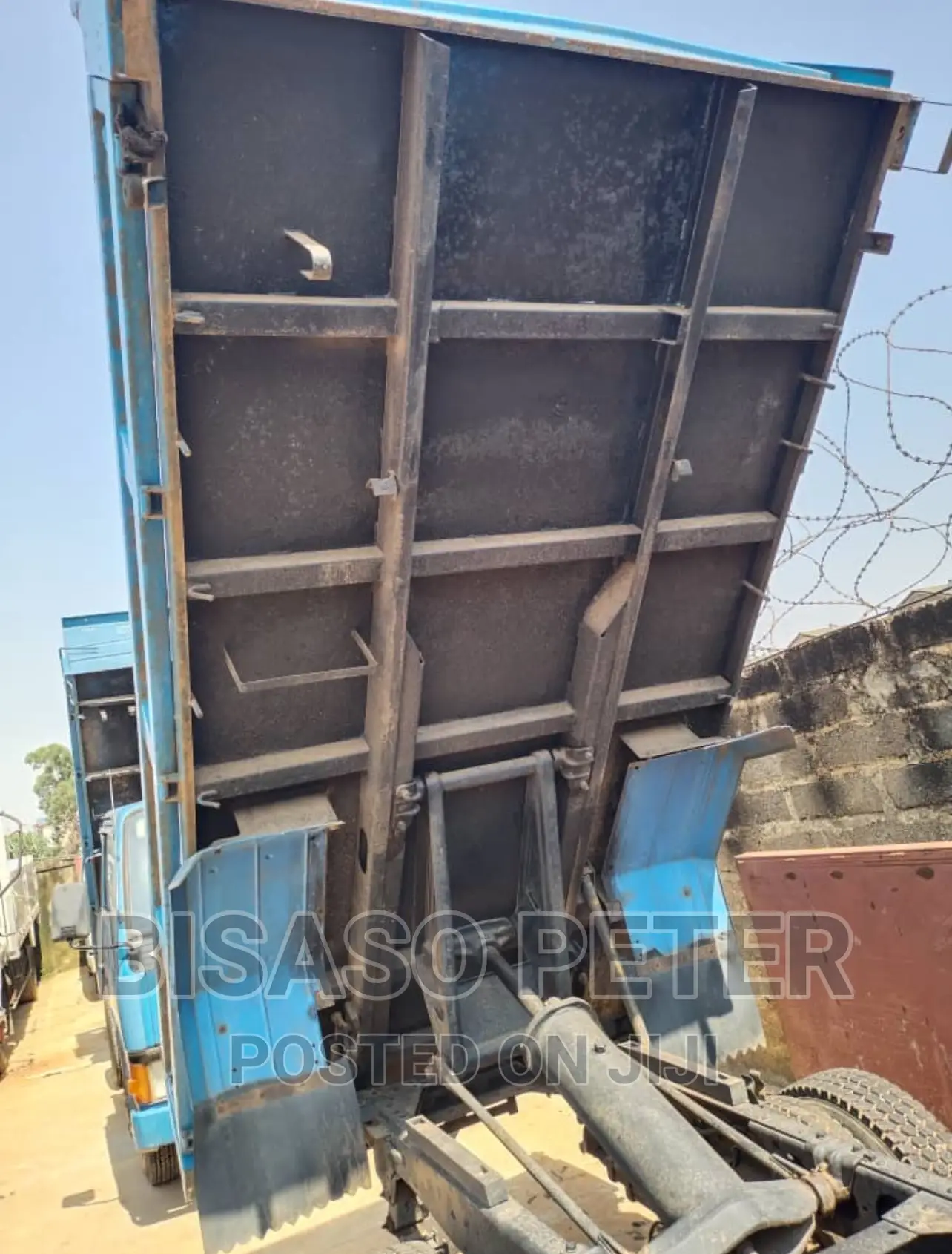 Isuzu Lef Dumper