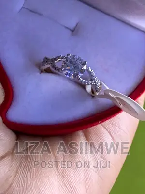 Engagement Ring Available in Size 18 (8)