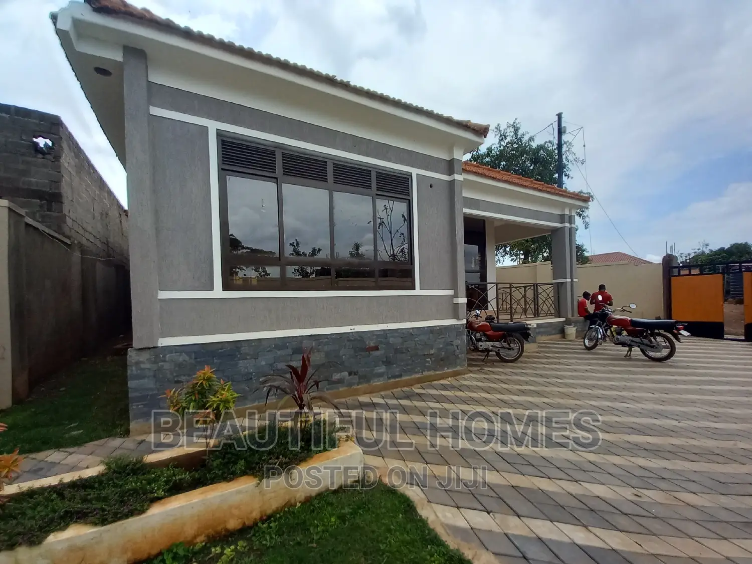 Furnished 4bdrm Bungalow in Kisaasi, Nakawa for sale