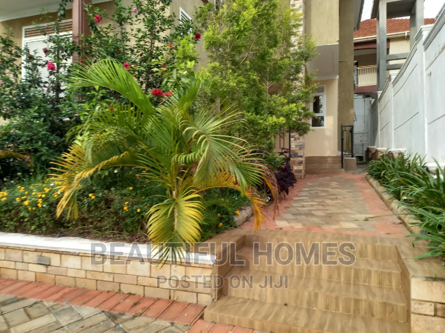 Furnished 4bdrm Duplex in Kira Tarmacked, Central Division for sale