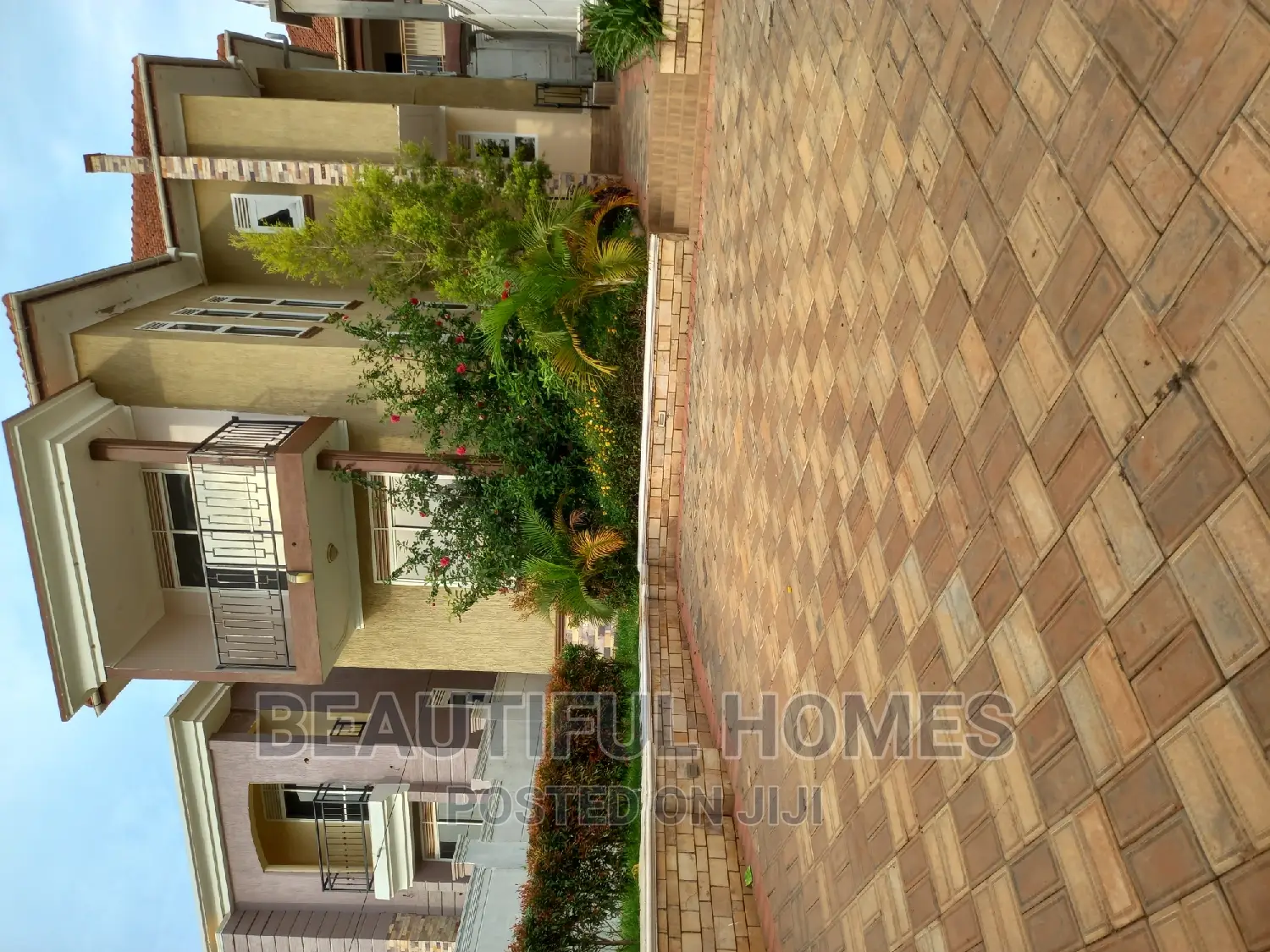 Furnished 4bdrm Duplex in Kira Tarmacked, Central Division for sale