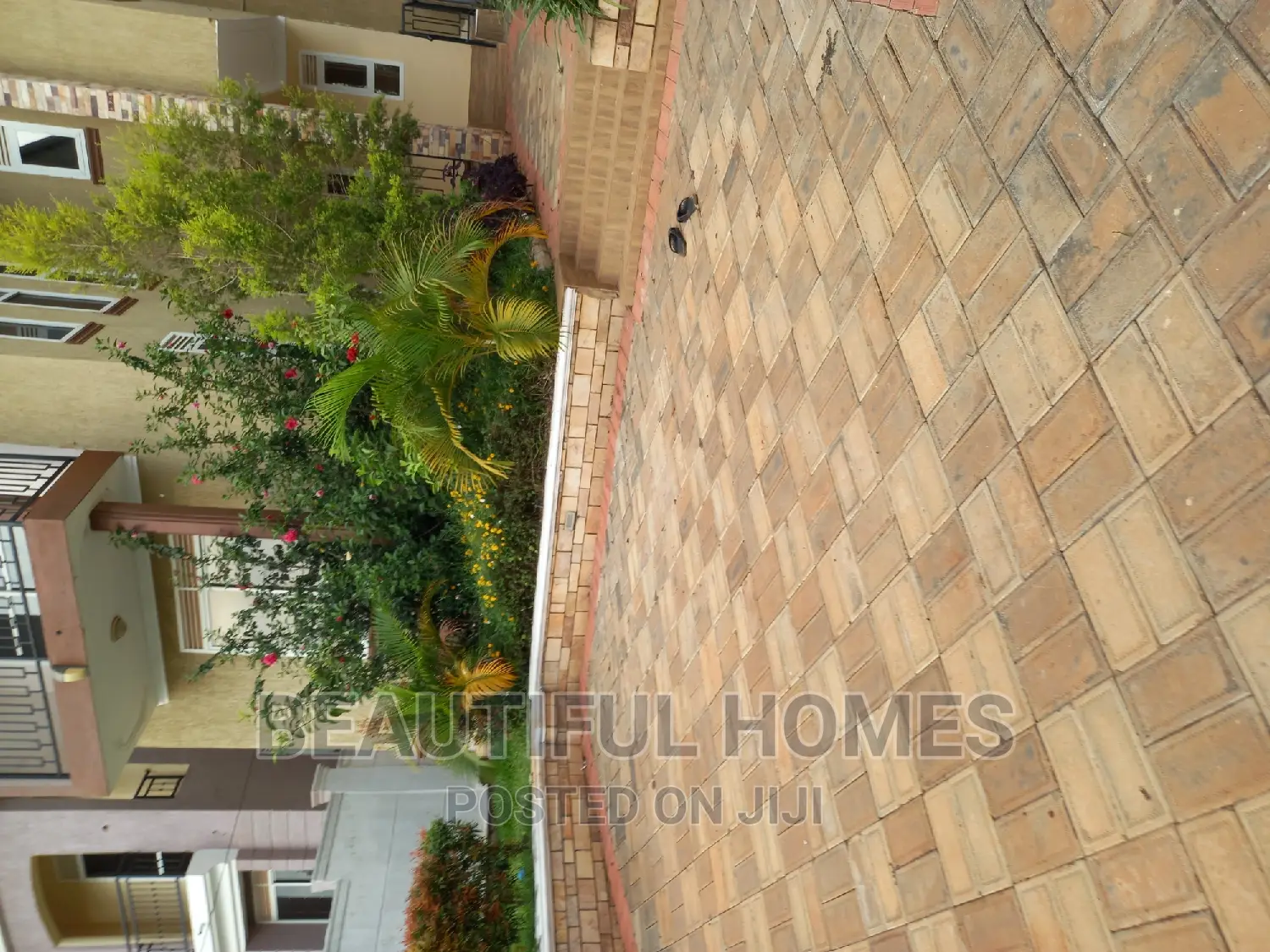 Furnished 4bdrm Duplex in Kira for sale
