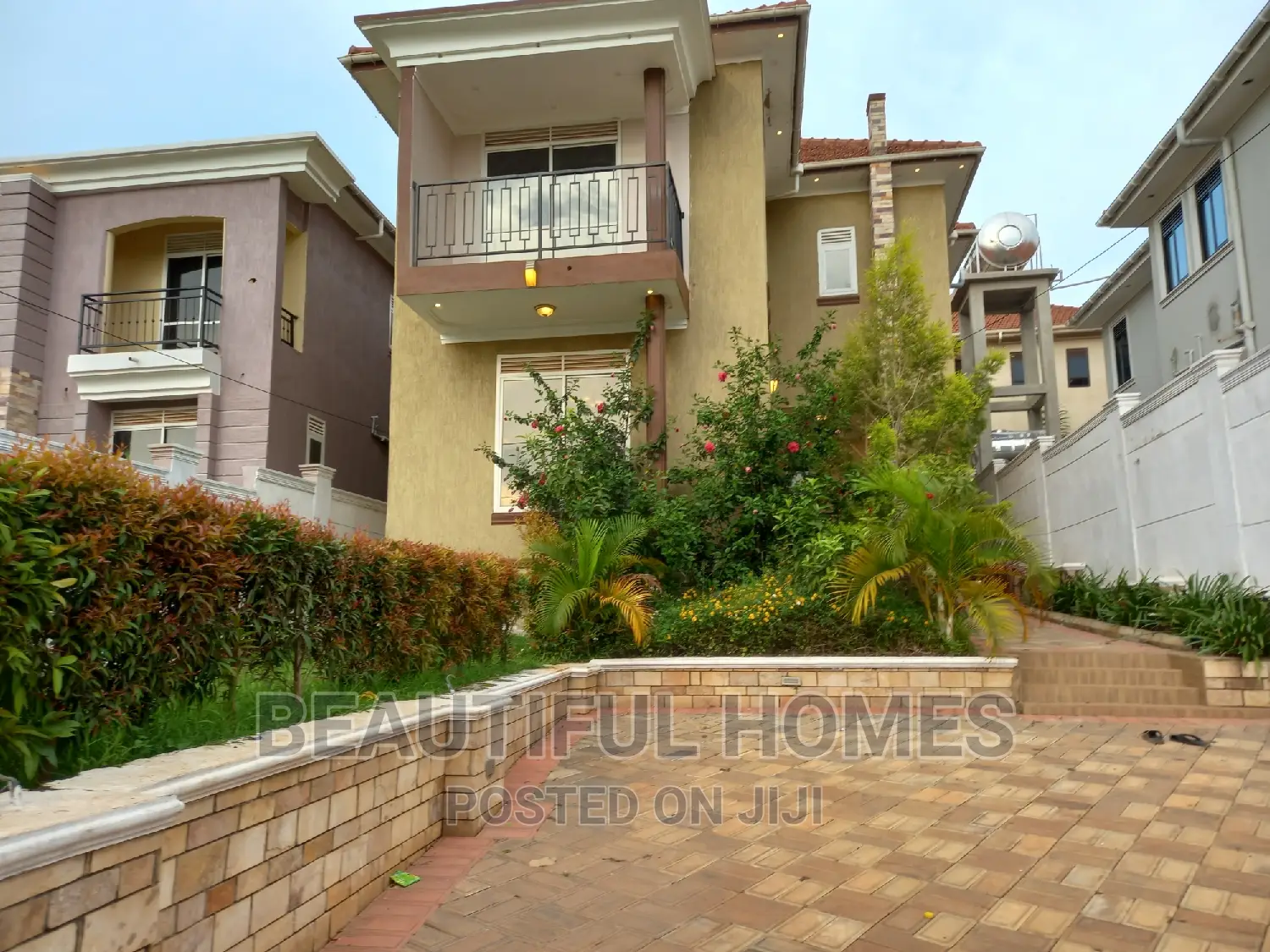 Furnished 4bdrm Mansion in Kira All Tarmack for sale