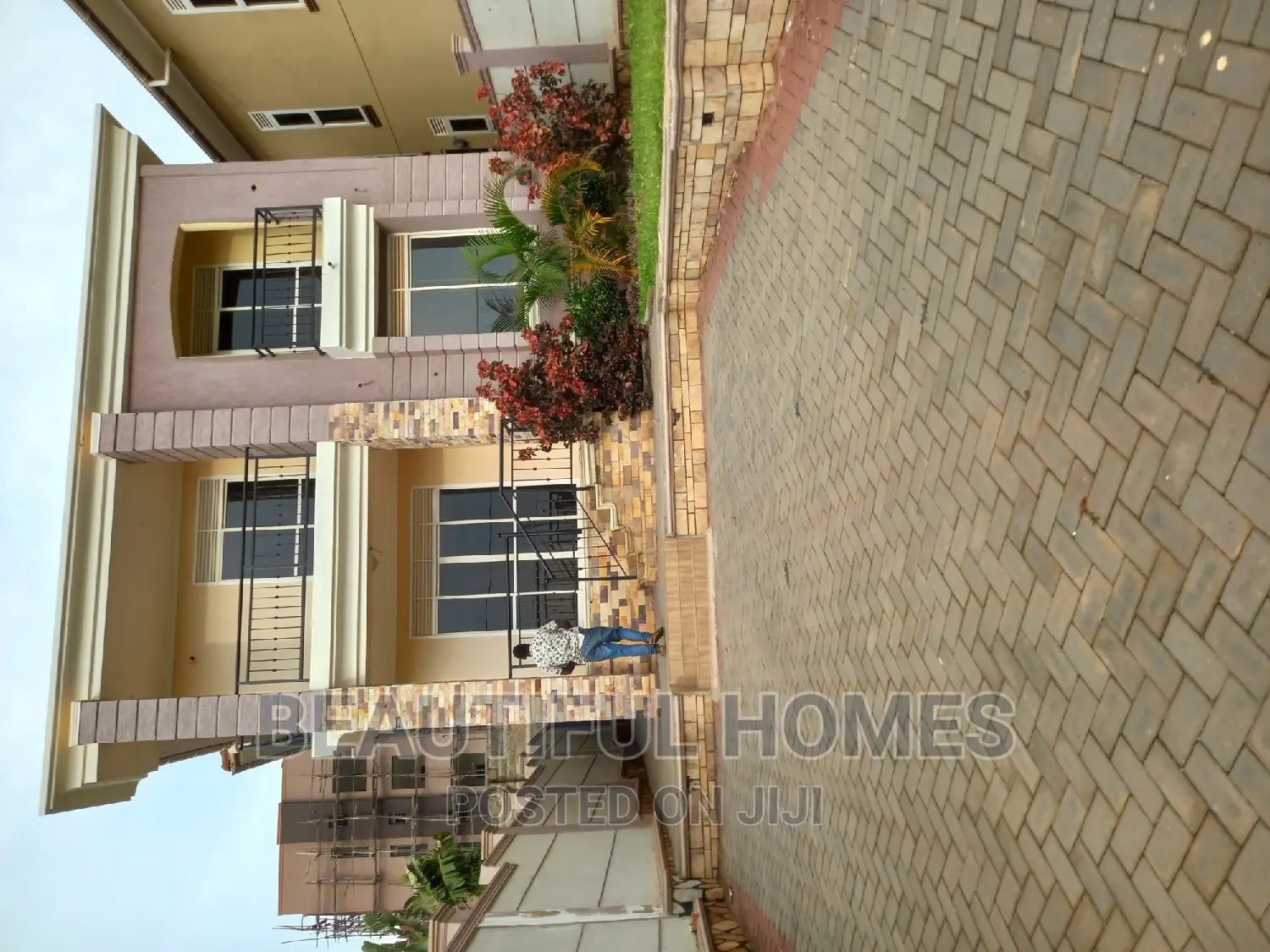 Furnished 4bdrm Duplex in Kira Ministers for sale