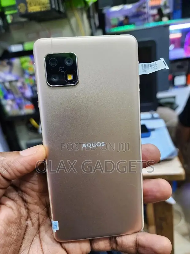New Sharp Aquos sense5G 64 GB Gold in Central Division
