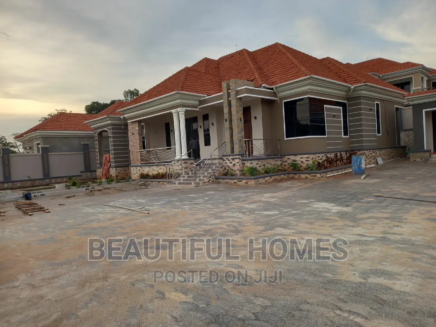 Furnished 4bdrm Mansion in Kira Rich Village for sale
