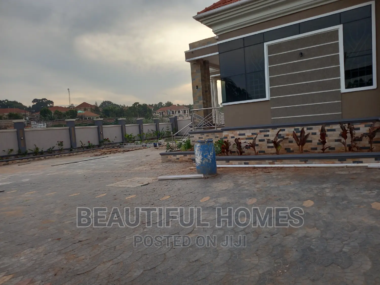 Furnished 4bdrm Mansion in Kira Rich Village for sale