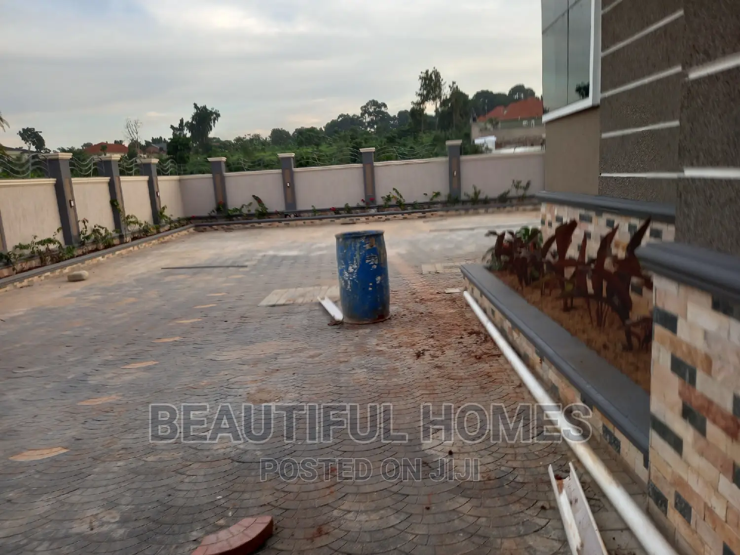 Furnished 4bdrm House in Kira Ministers for sale