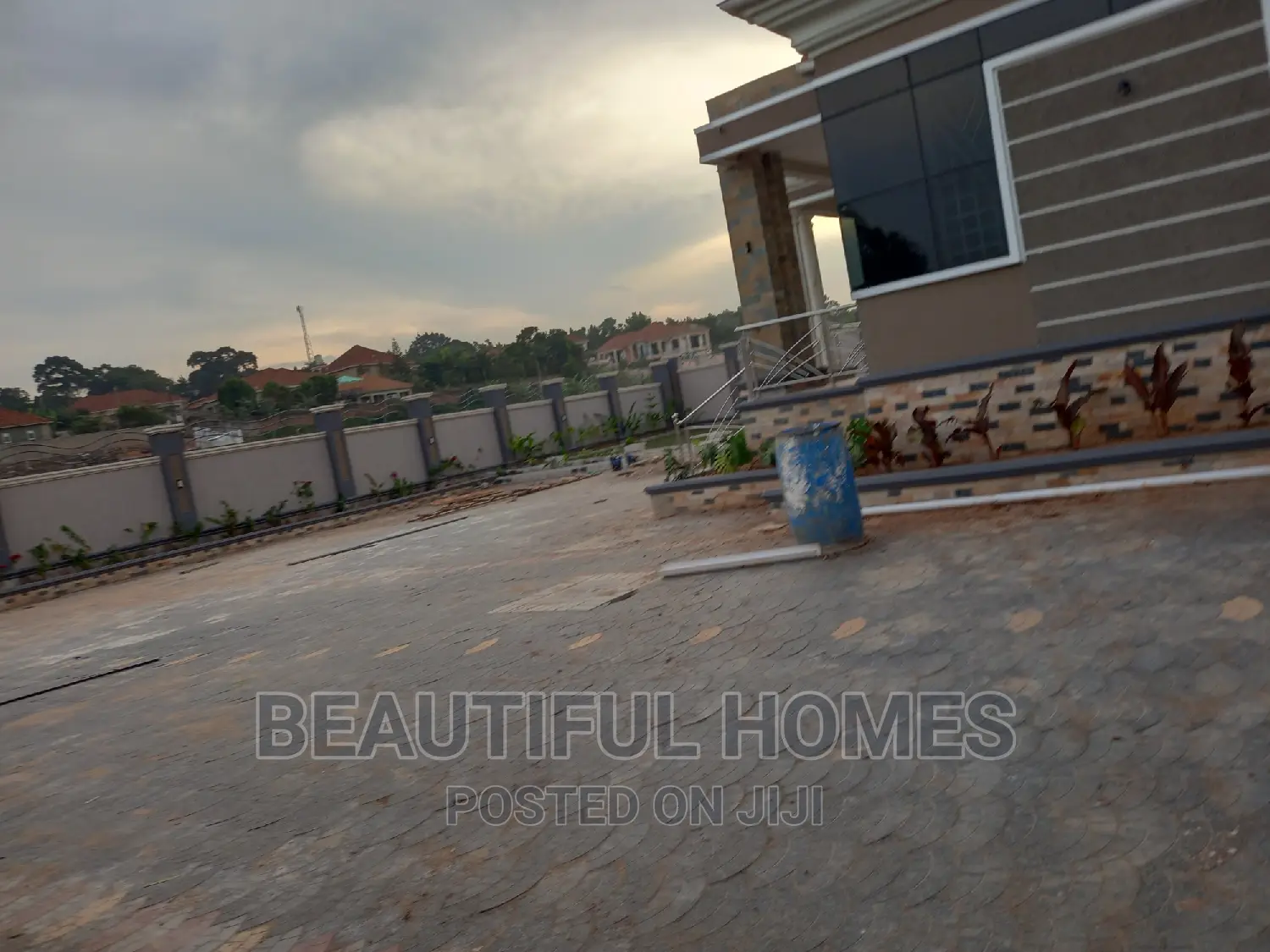 Furnished 4bdrm House in Kira Planned for sale