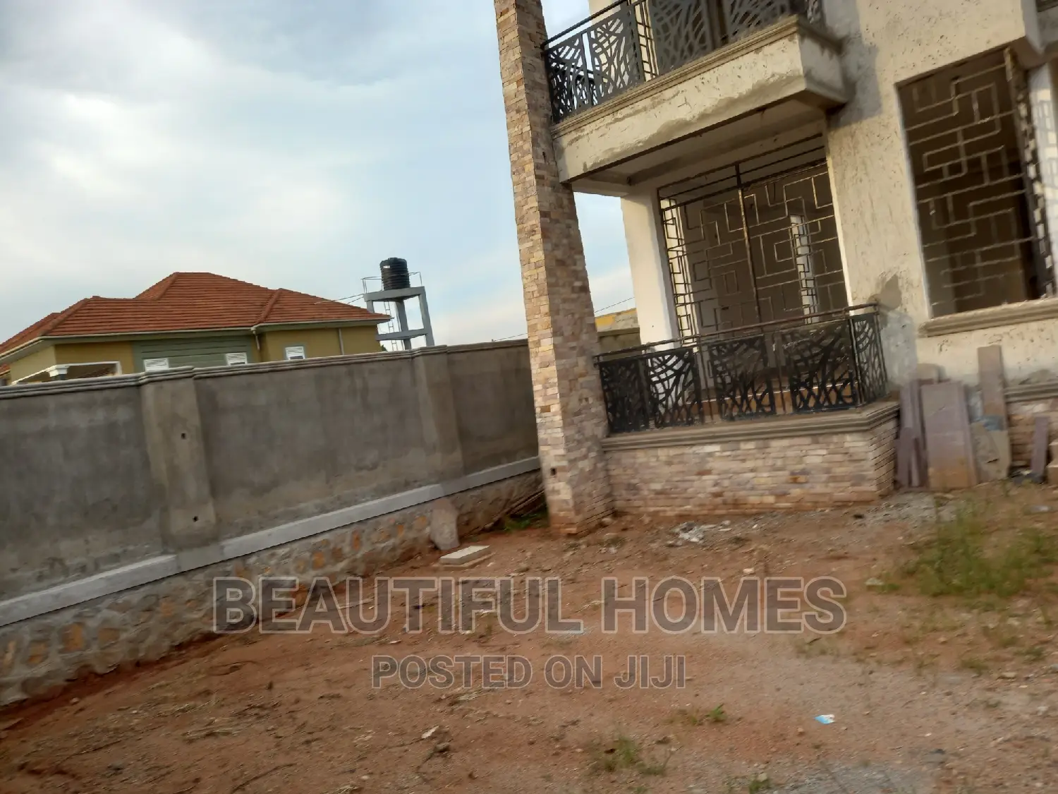 Furnished 5bdrm Duplex in Kira Tarmacked for sale