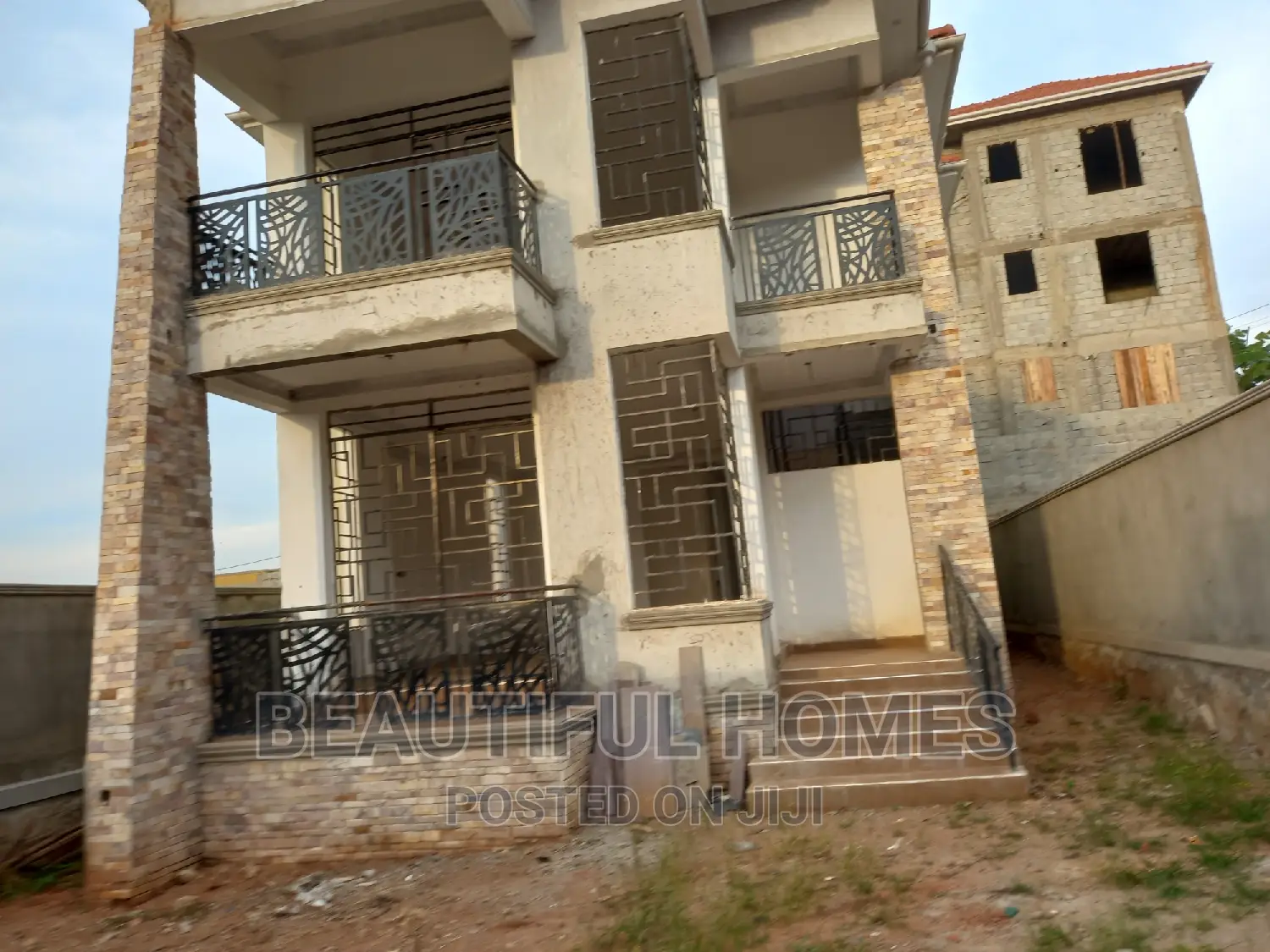 Furnished 5bdrm Duplex in Kira Tarmacked for sale