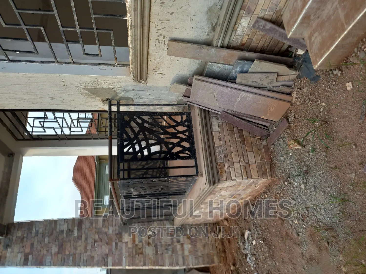 Furnished 5bdrm Duplex in Kira Tarmacked for sale