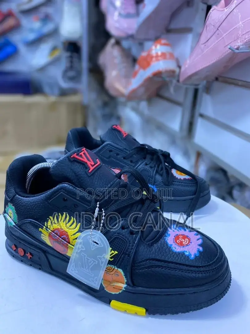 Luis Vuitton Closed Classic Sneakers