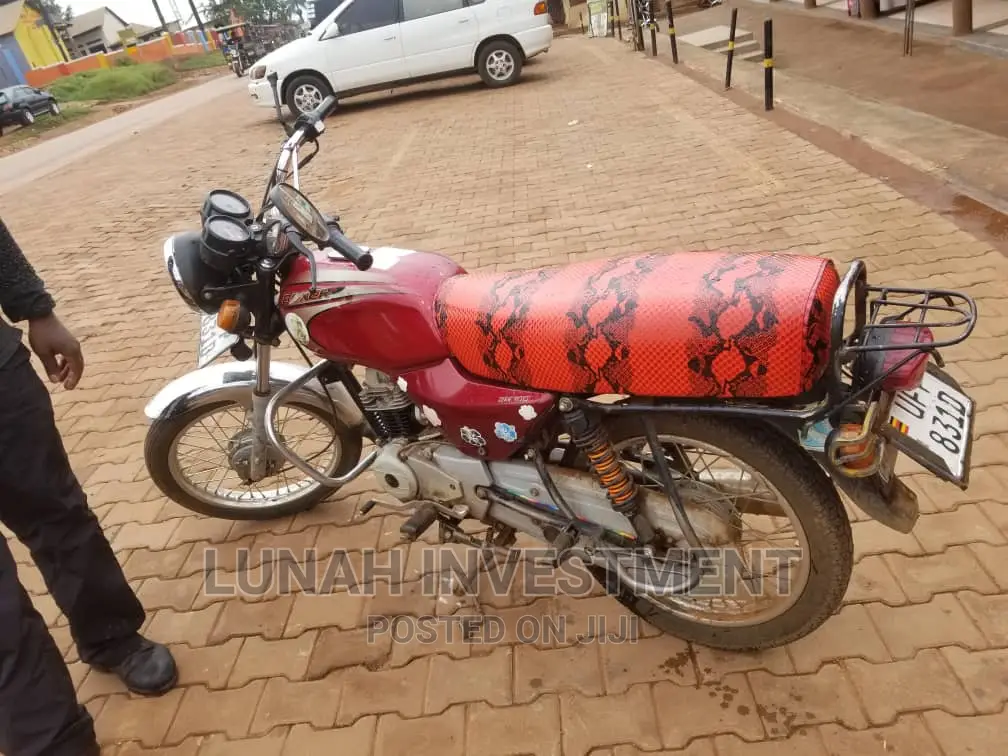 Bajaj Boxer 2022 Red