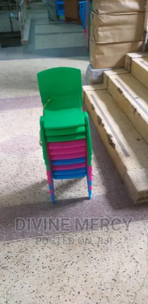 Hard Amless Kids Chair