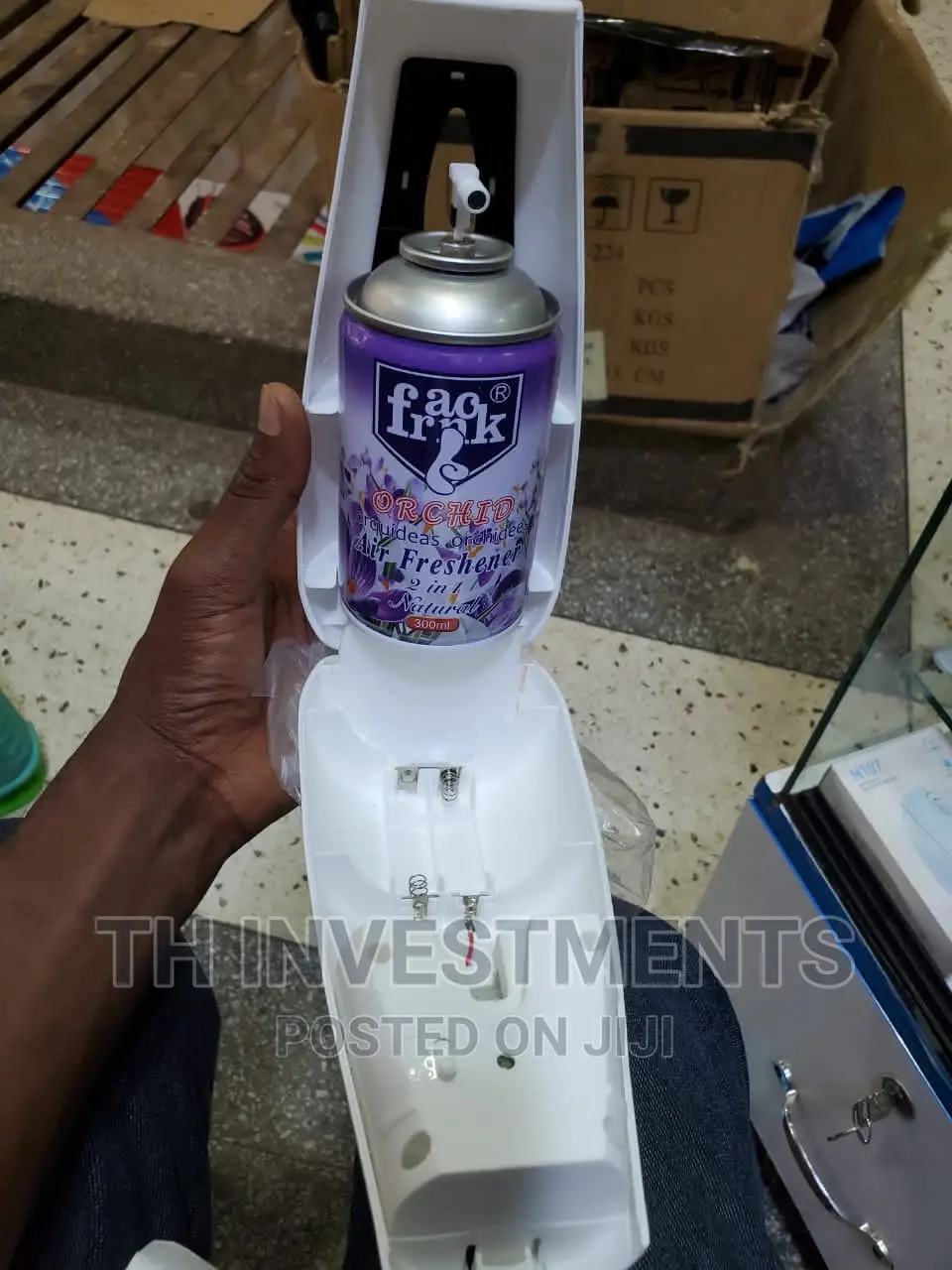 Automatic Air Freshener With One I Inside