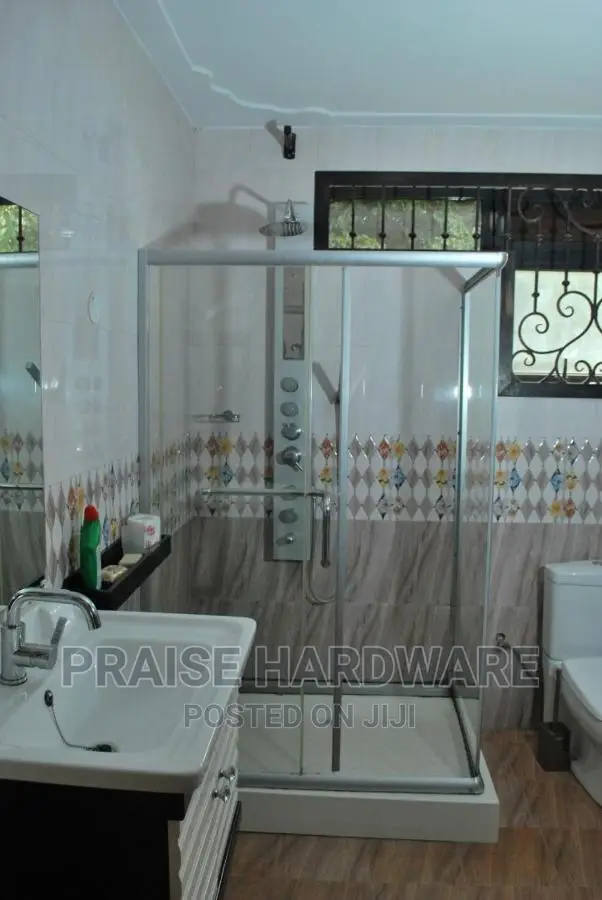 Executive Glass Shower Room