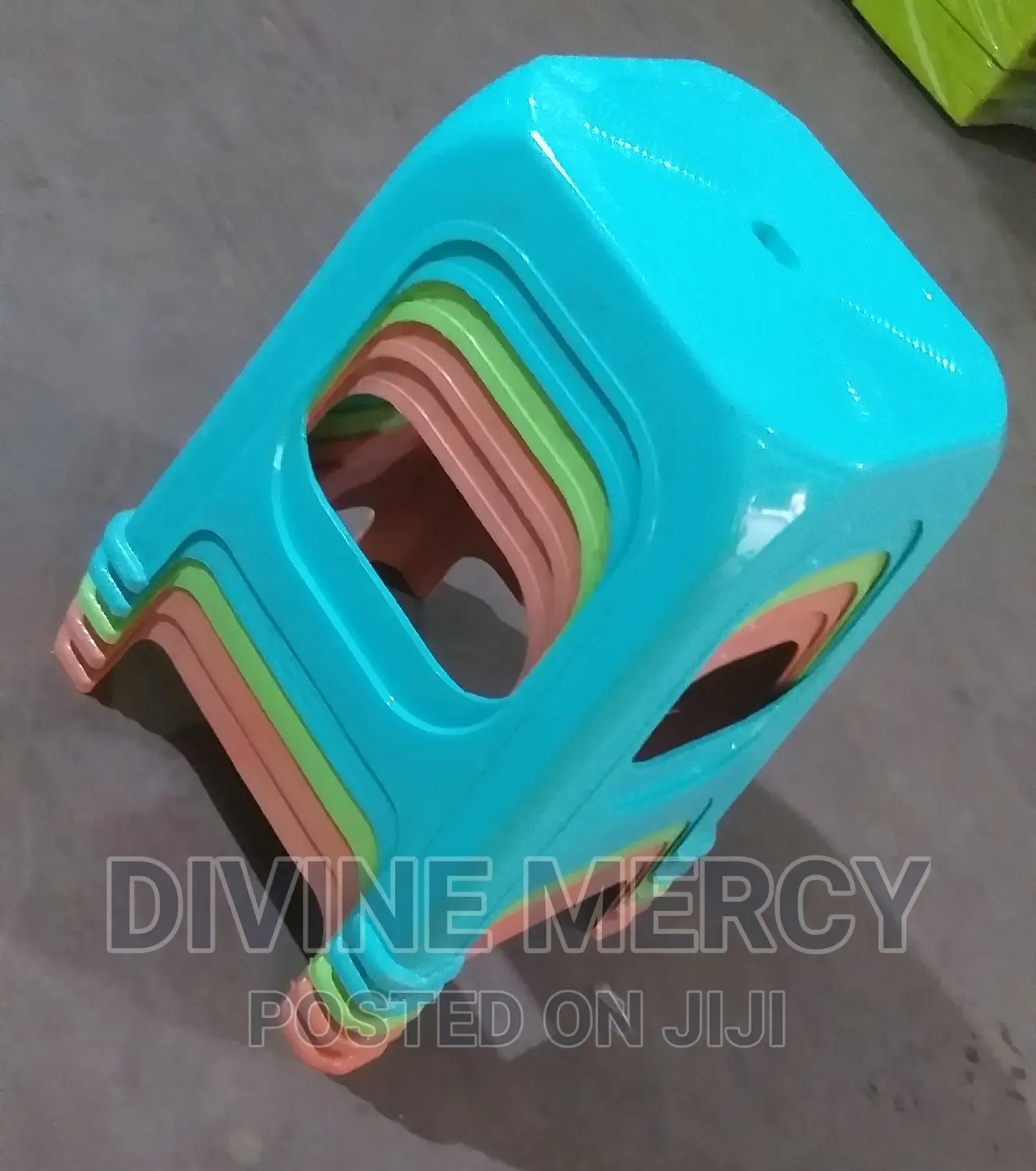 Juguar Stool