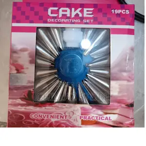 19 Pieces Cake Decorating Set.