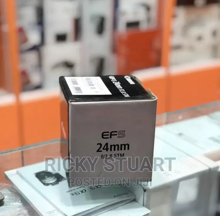 Canon 24mm Lens F2.8