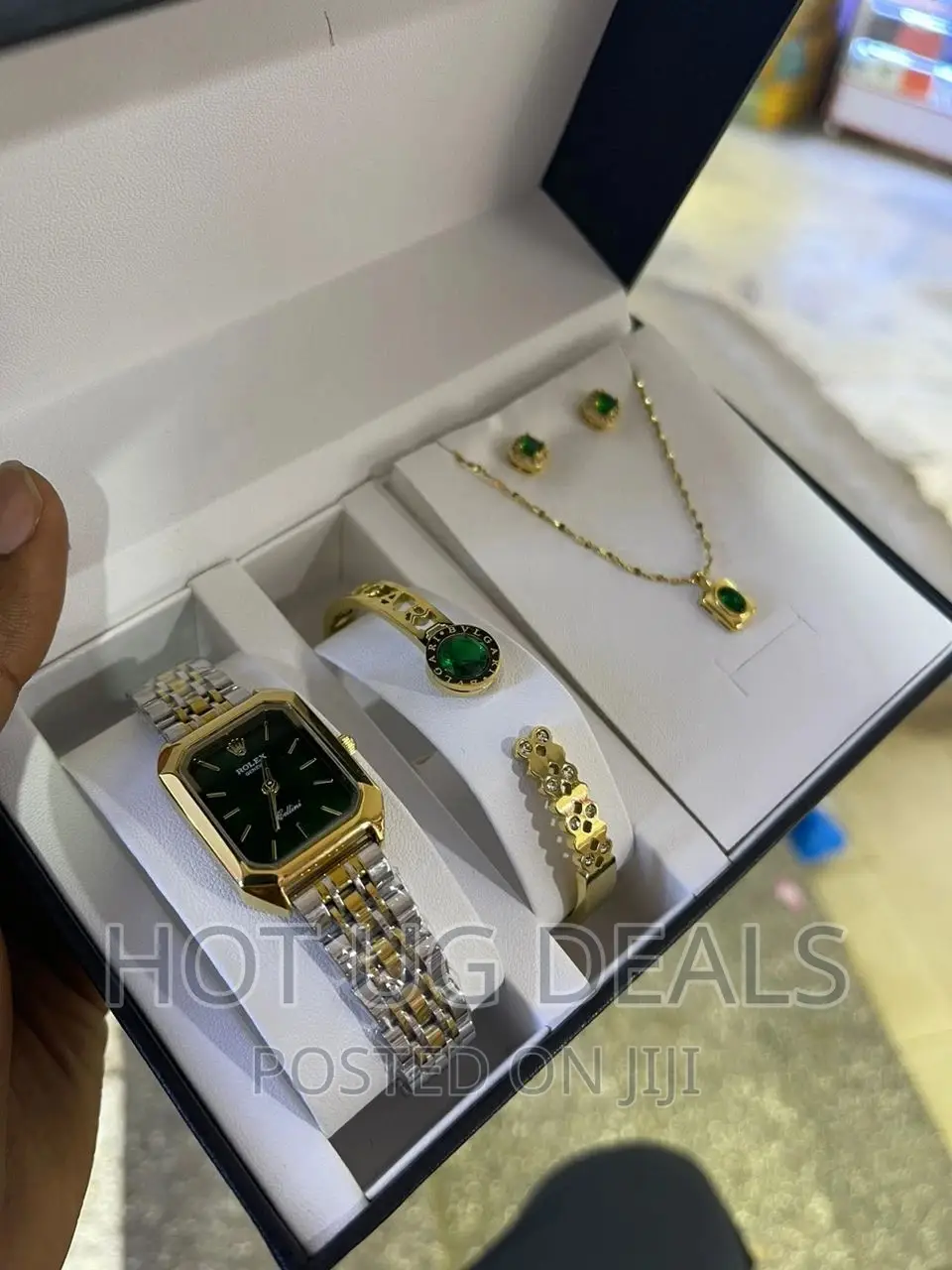 4pcs Pack of Ladieswatch, Bracelet, Necklace, Earring