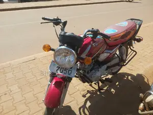 New TVS HLX 125 2023 Red