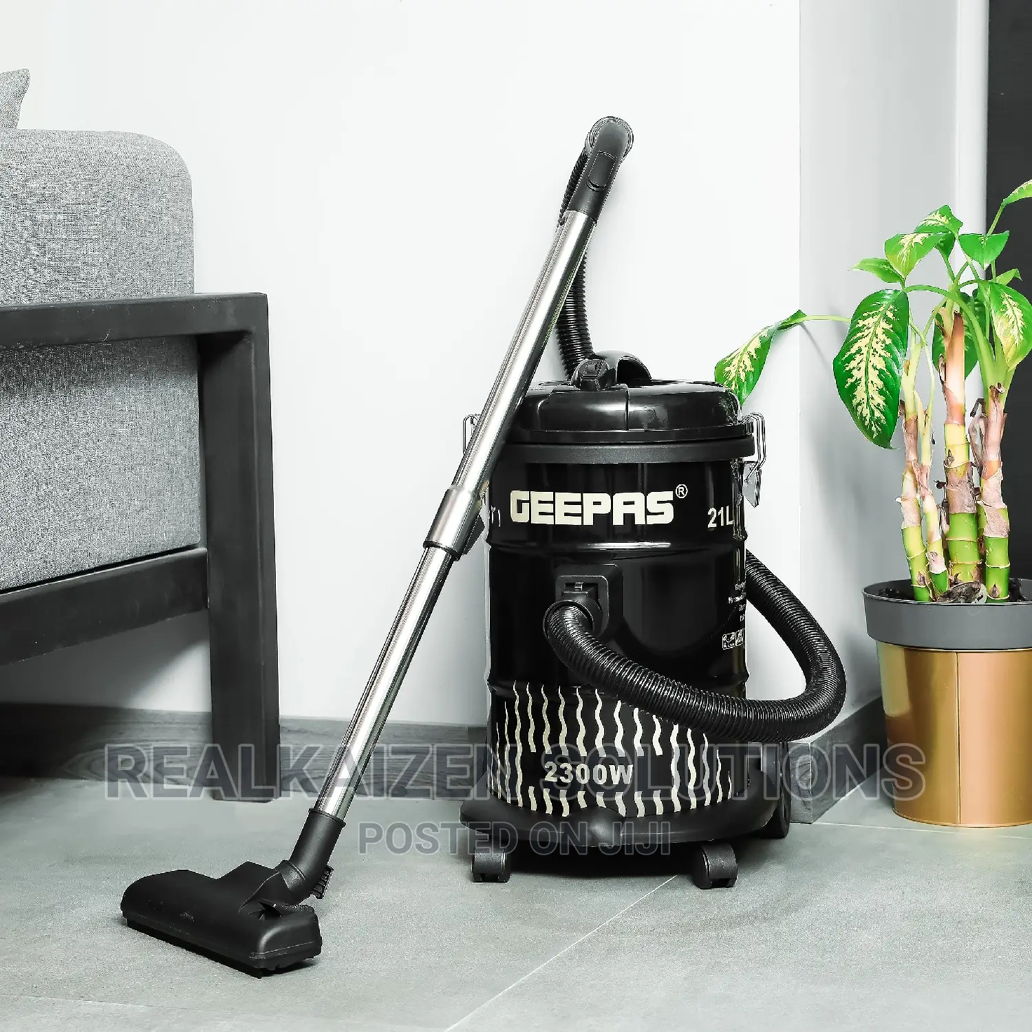 GEEPAS 2 in 1 Dry and Blow 21 Liter Vacuum Cleaner 2300W