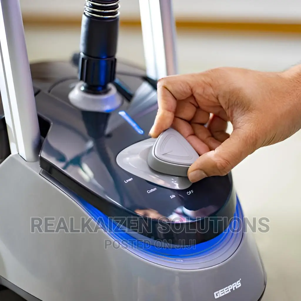 GEEPAS 2.6L 3-Steam Settings Garment Steamer 1800W