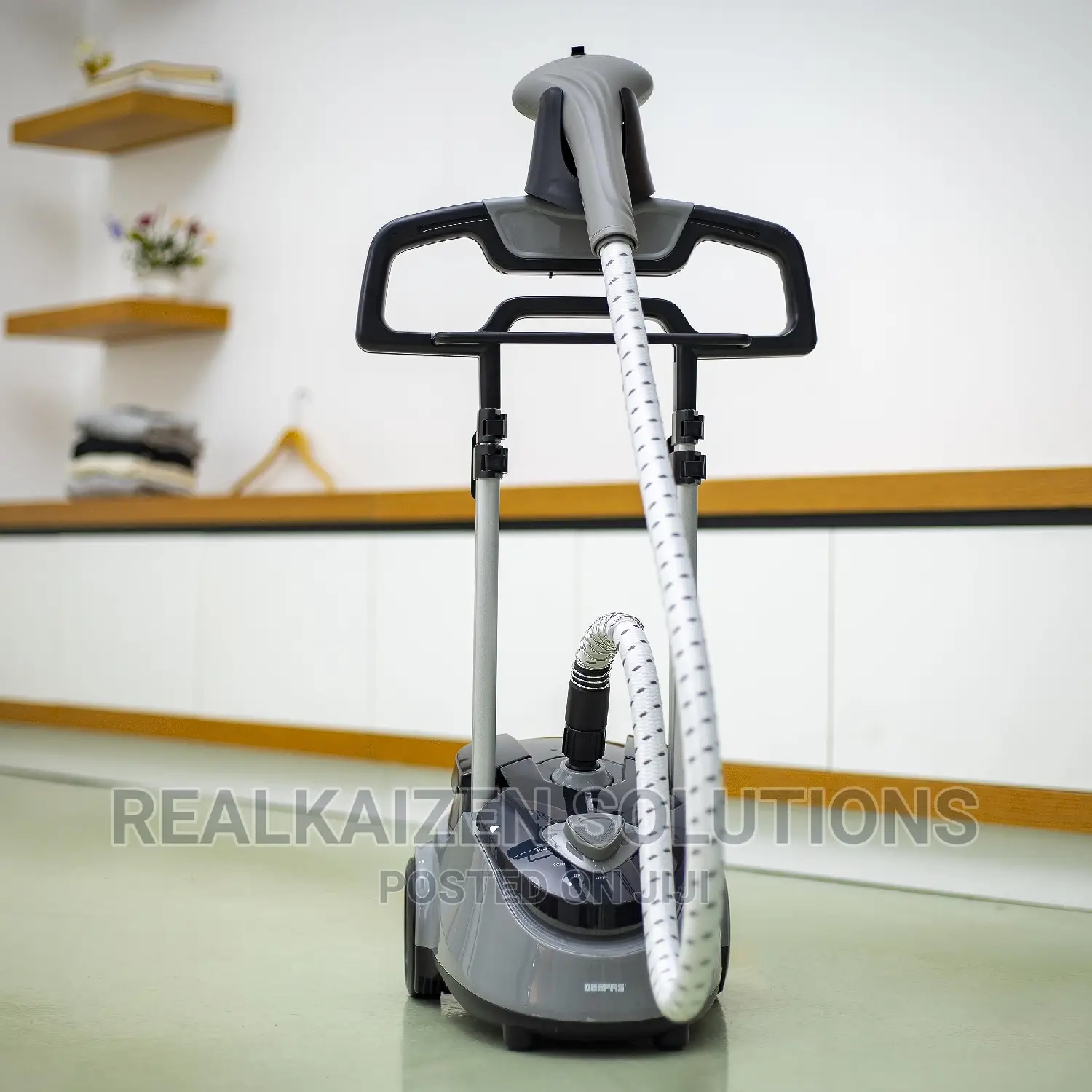 GEEPAS 2.6L 3-Steam Settings Garment Steamer 1800W