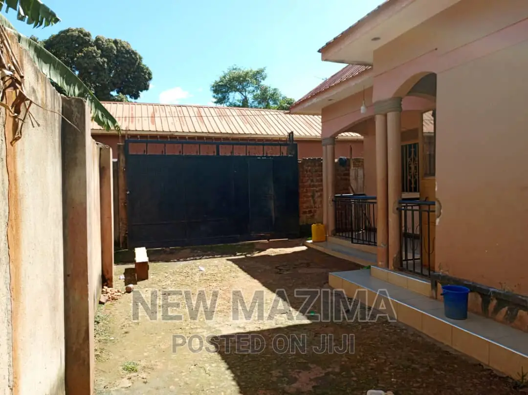 3bdrm House in Bulenga Along, Central Division for sale