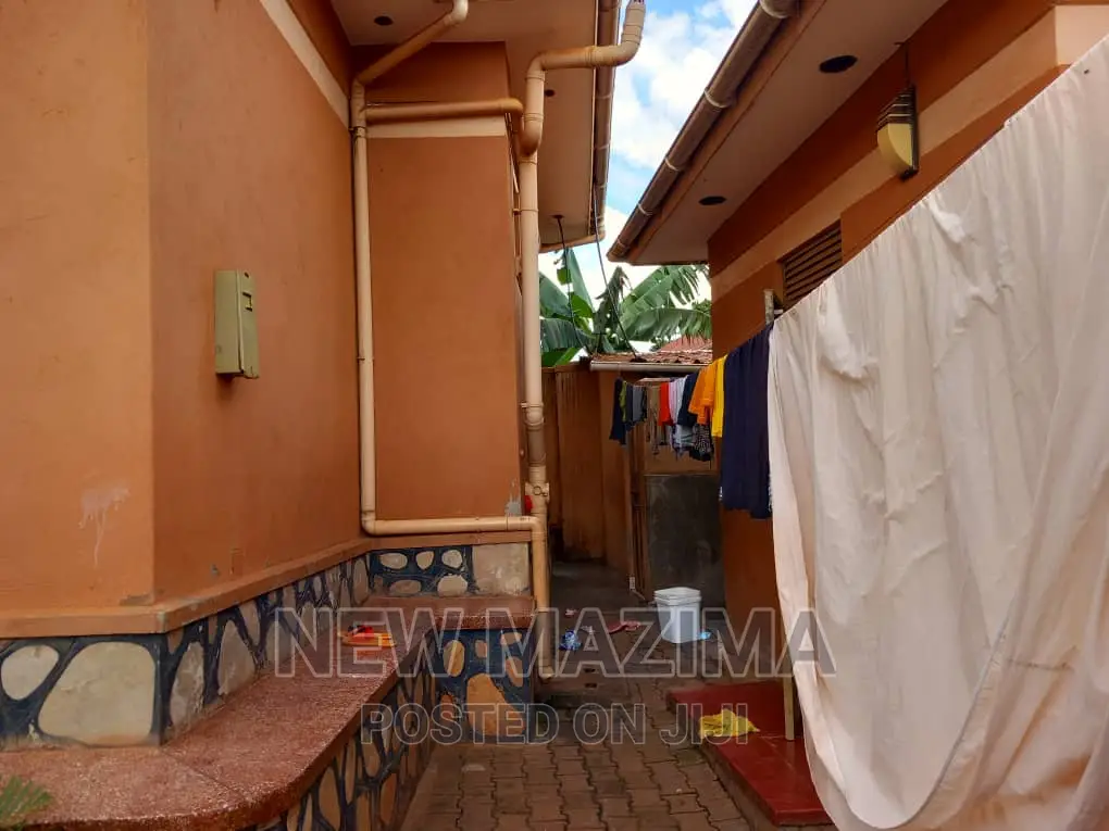 2bdrm House in Munyonyo, Division A for sale