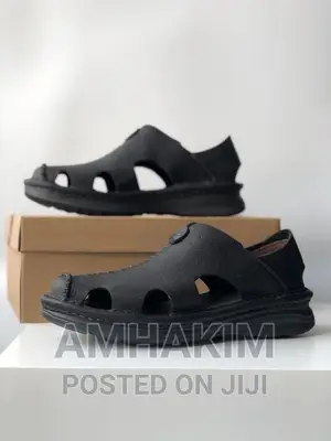 New Clarks Opens in Stock