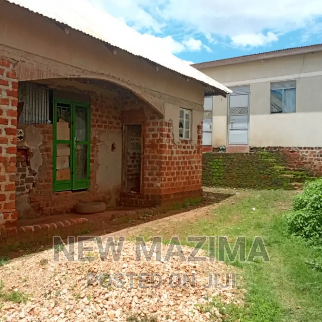 Nansana Four Commercial Shops on Forced Sale in Nansana