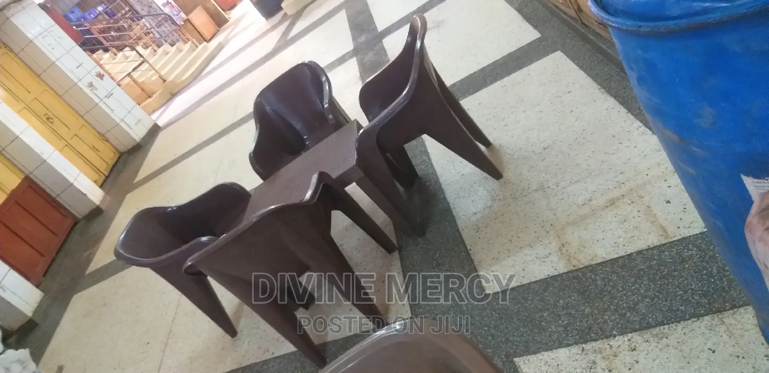 Aset of Plastic Chair and Atable