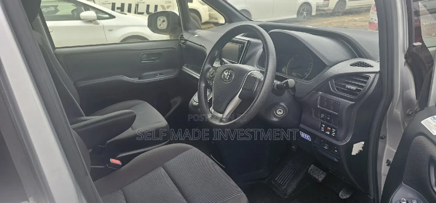 Toyota Noah 2014 Silver