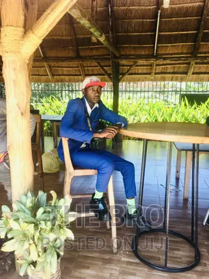 Photo - Da BRO’S Waiter CV