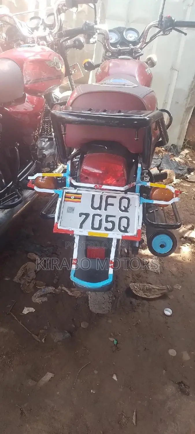New TVS HLX 125 2023 Red