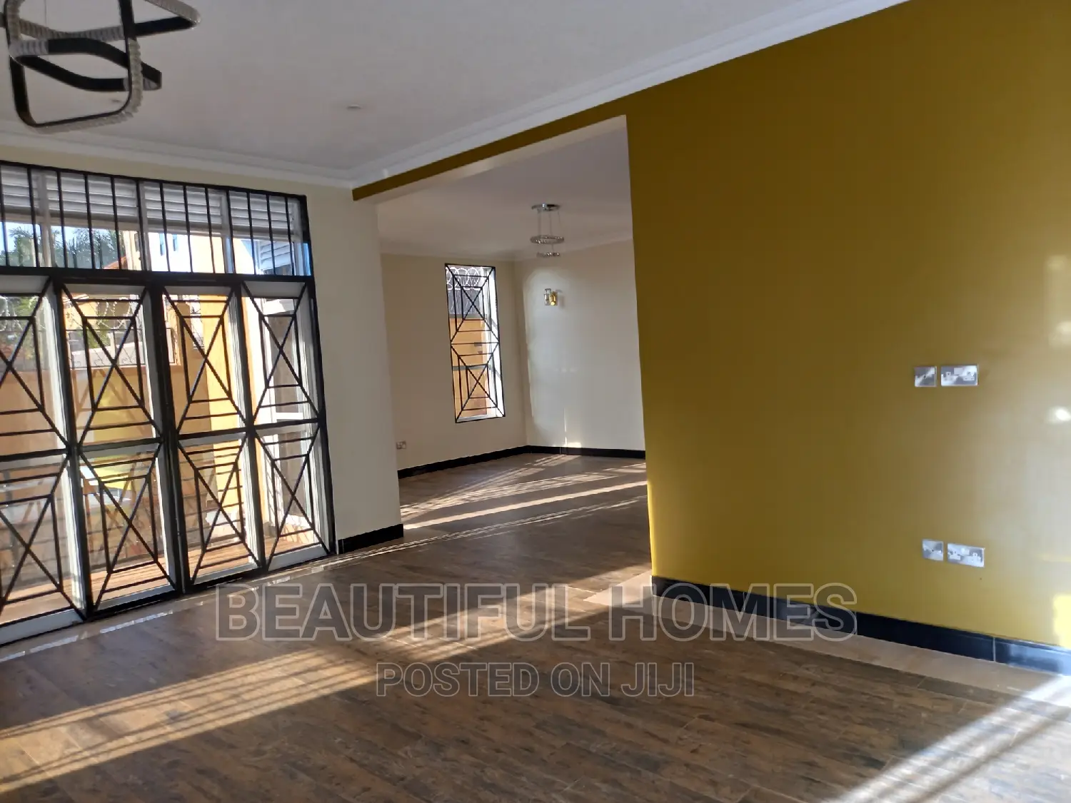 Furnished 7bdrm Mansion in Kira Tarmacked, Central Division for sale