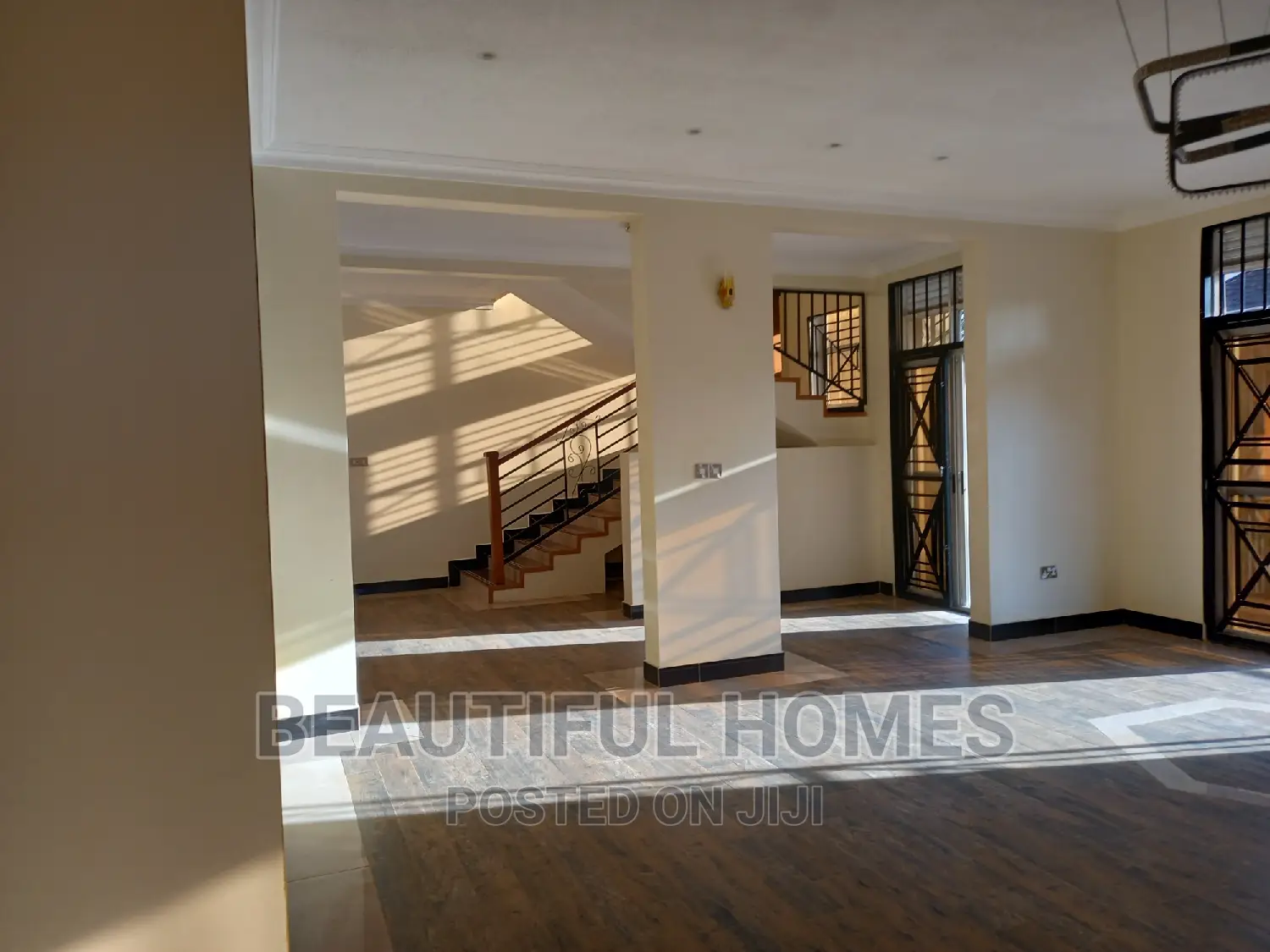 Furnished 7bdrm Mansion in Kira Tarmacked, Central Division for sale
