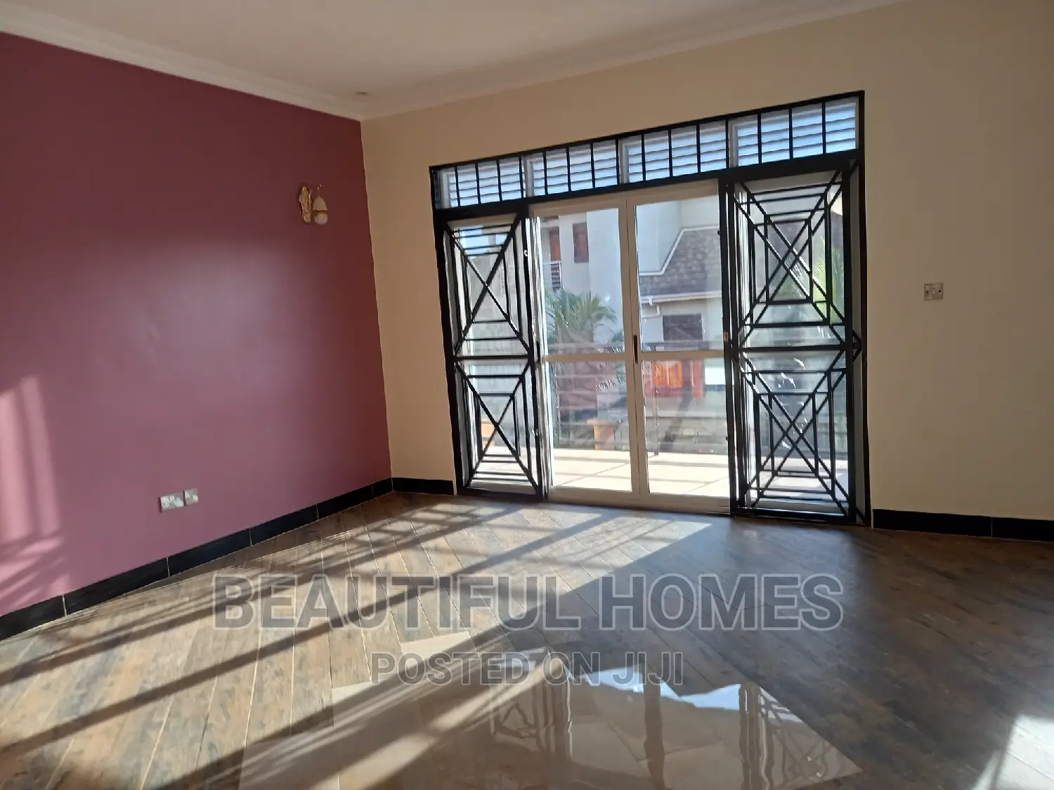 Furnished 7bdrm Duplex in Kira First Class for sale