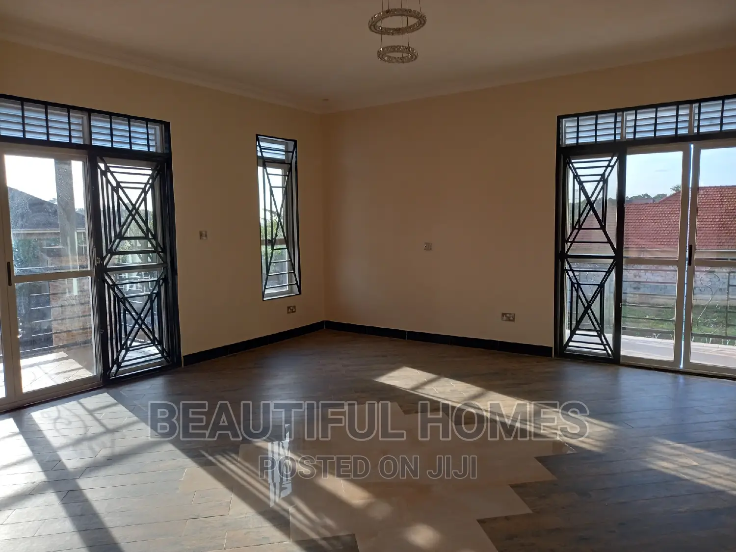 Furnished 7bdrm Duplex in Kira First Class for sale