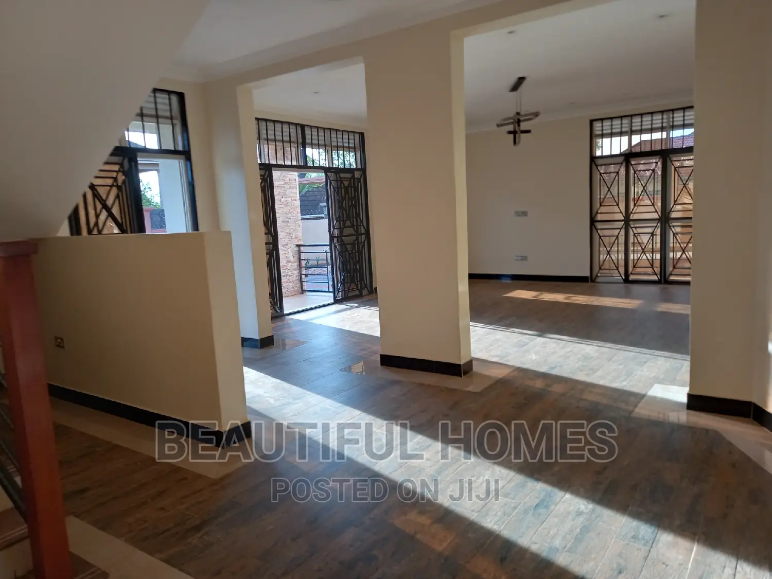 Furnished 7bdrm Duplex in Kira First Class for sale