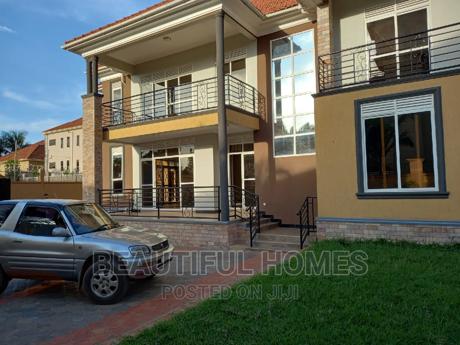 Furnished 7bdrm Duplex in Kira for sale