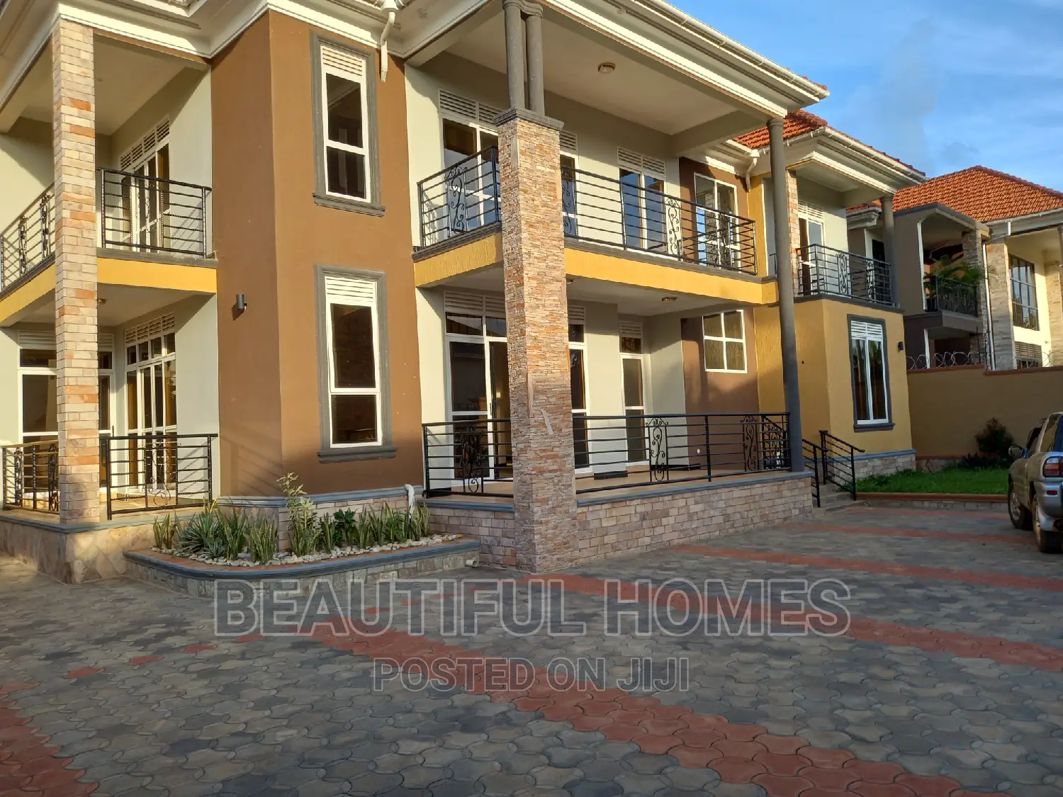 Furnished 7bdrm House in Kira Posh for sale